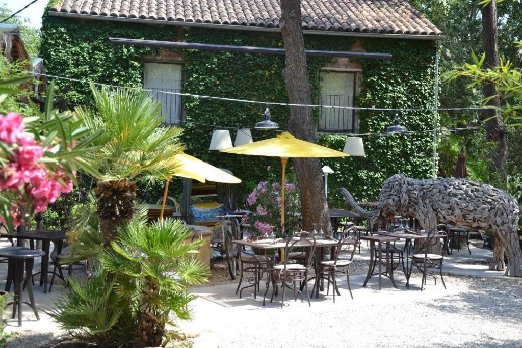 Hostellerie Le Paradou Lourmarin Exterior photo