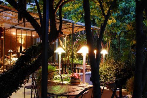 Hostellerie Le Paradou Lourmarin Exterior photo