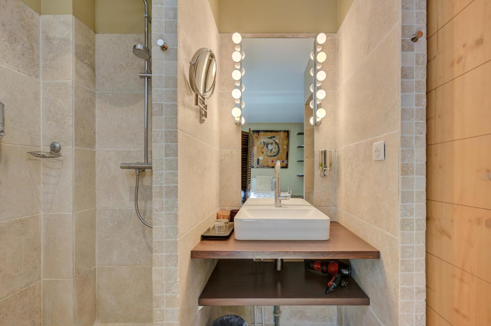 Hostellerie Le Paradou Lourmarin Exterior photo